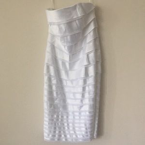 WHITE HOUSE / BLACK MARKET Fancy dress. ❄️